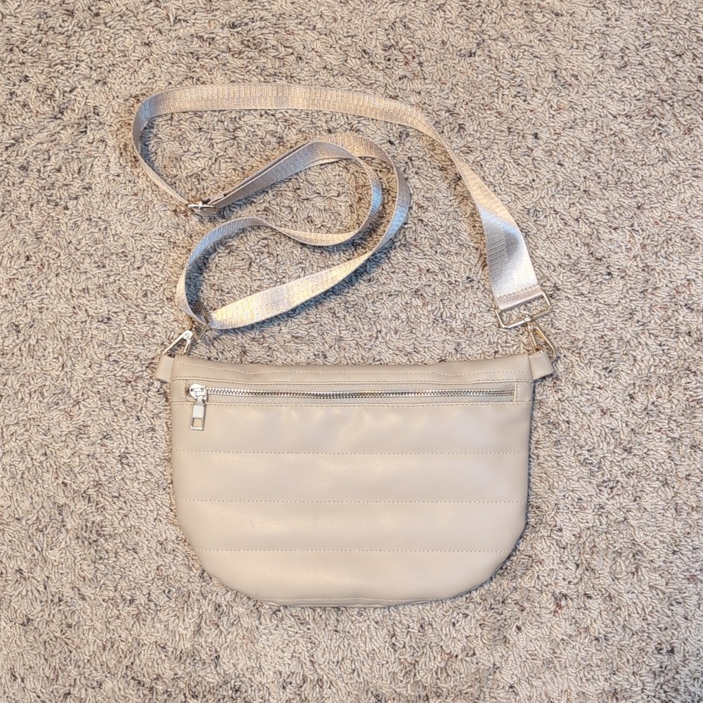 New York Style Beige Crossbody Bag Gold Hardware Travel Satchel - Picture 3 of 9